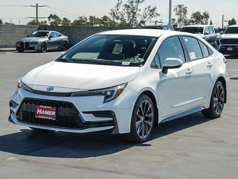 New 2026 Toyota Corolla SE FWD image 3