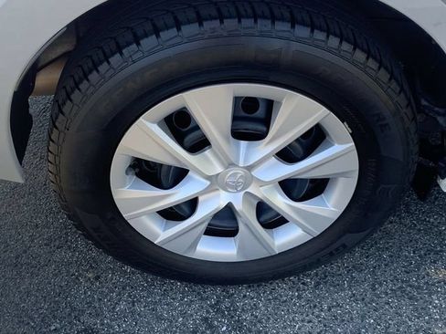 Used 2015 Toyota Corolla L FWD image 29