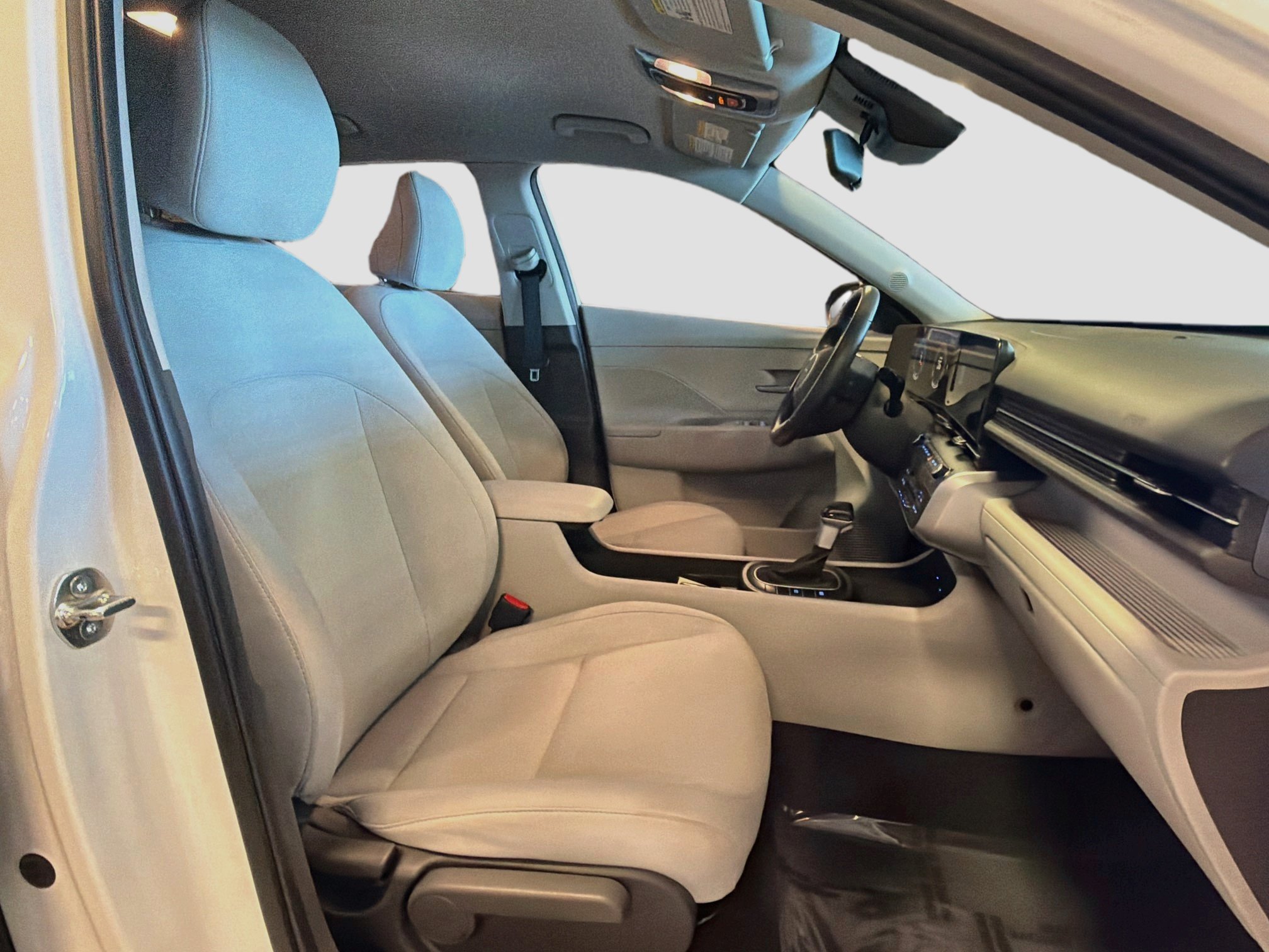 Used 2025 Hyundai Kona SEL AWD/4WD image 30