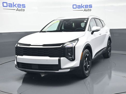 Certified 2026 Kia Sportage EX AWD/4WD image 4