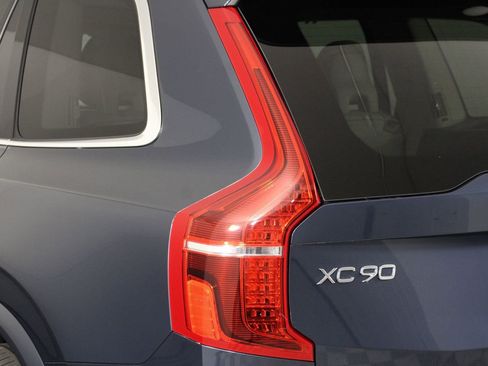 Used 2023 Volvo XC90 T8 Ultimate AWD/4WD image 18
