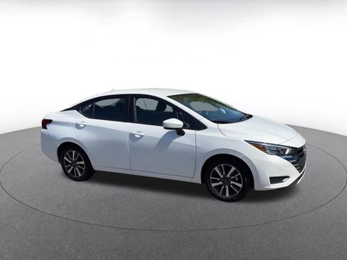 Used 2025 Nissan Versa SV image 2