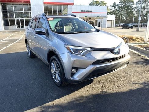 Used 2017 Toyota RAV4 Limited image 2