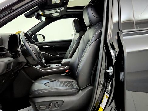 Used 2021 Toyota Highlander XSE image 26