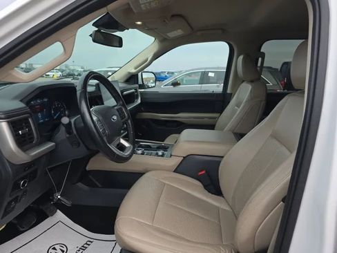 Used 2023 Ford Expedition Max XLT image 5