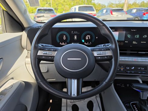 Used 2024 Hyundai Kona SEL FWD image 18