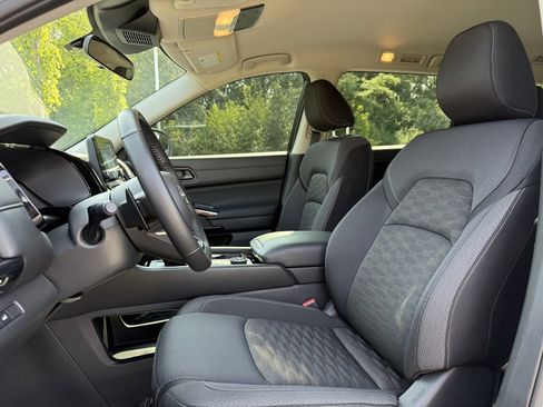 Certified 2025 Nissan Pathfinder SV image 20