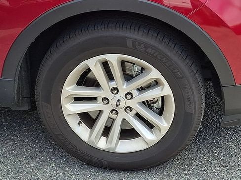 Used 2017 Ford Explorer XLT w/ Equipment Group 202A FWD image 30