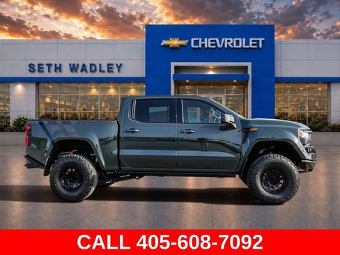 Used 2025 Chevrolet Silverado 1500 LTZ AWD/4WD image 8