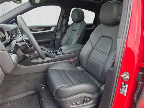 Used 2025 Porsche Cayenne Coupe image 16