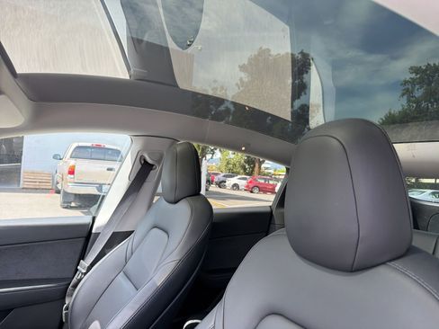 Used 2021 Tesla Model Y Long Range image 8