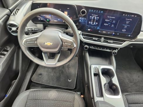 Used 2025 Chevrolet Equinox EV LT image 26