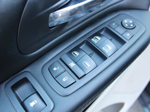 Used 2019 Dodge Grand Caravan SE image 15