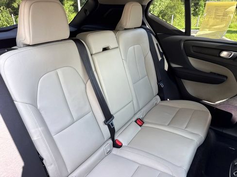 Used 2019 Volvo XC40 T4 Momentum FWD image 33