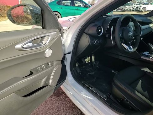 New 2025 Alfa Romeo Giulia AWD image 23