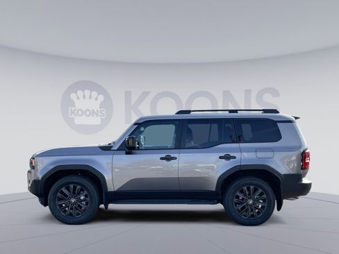 Used 2025 Toyota Land Cruiser image 2