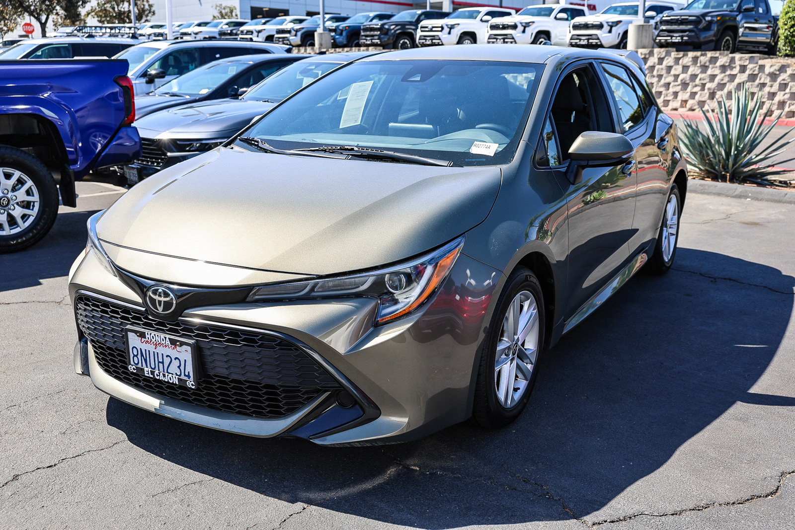 Used 2020 Toyota Corolla SE w/ Carpet Mat Package FWD image 16