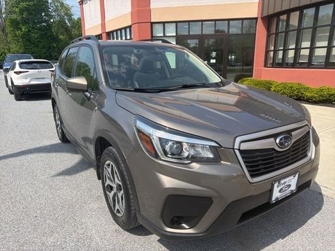Used 2019 Subaru Forester Premium w/ All-Weather Package AWD/4WD image 9