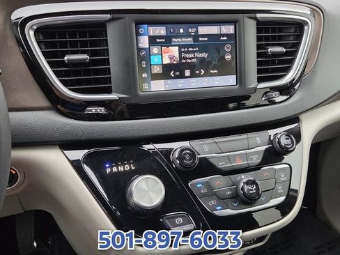 Used 2022 Chrysler Voyager LX FWD image 18