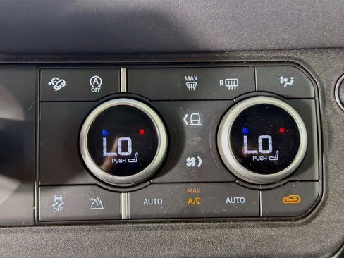 Certified 2023 Land Rover Defender 90 S AWD/4WD image 15