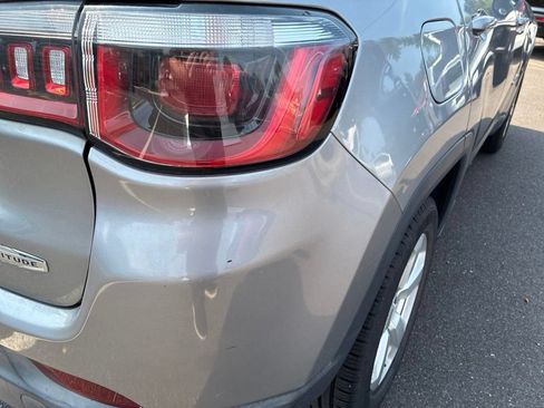 Used 2018 Jeep Compass Latitude w/ Popular Equipment Group AWD/4WD image 12