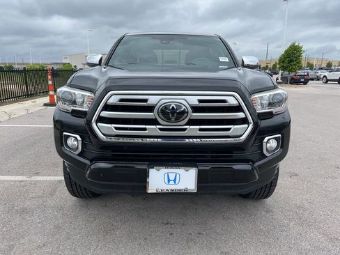 Used 2018 Toyota Tacoma Limited image 2