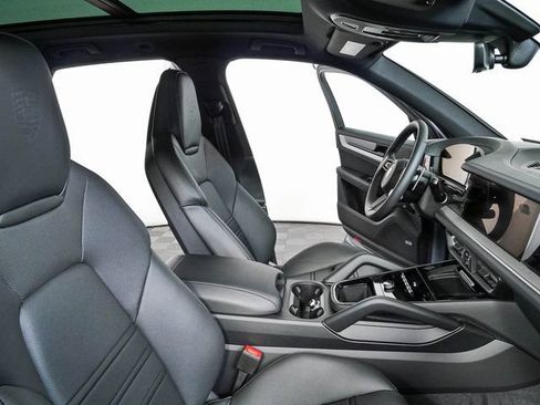 New 2026 Porsche Cayenne AWD/4WD image 24
