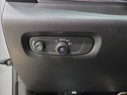 Used 2023 Chevrolet Traverse RS image 22