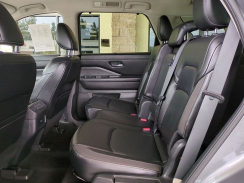 Certified 2022 Nissan Pathfinder SL w/ Lighting Package (N92) image 23