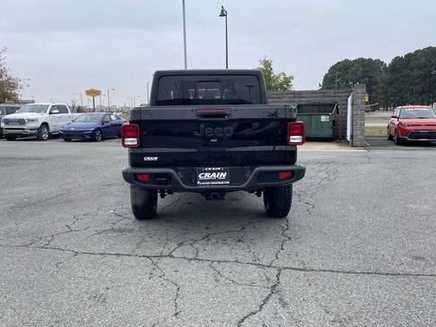 Used 2023 Jeep Gladiator Sport image 6