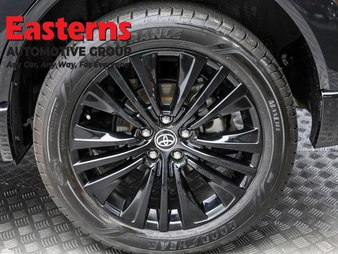 Used 2023 Toyota Venza Nightshade AWD/4WD image 8