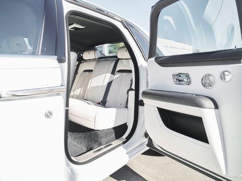 Used 2023 Rolls-Royce Ghost Base w/ Ghost Package image 30