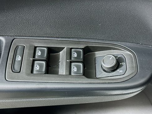 Used 2025 Volkswagen Taos S image 15