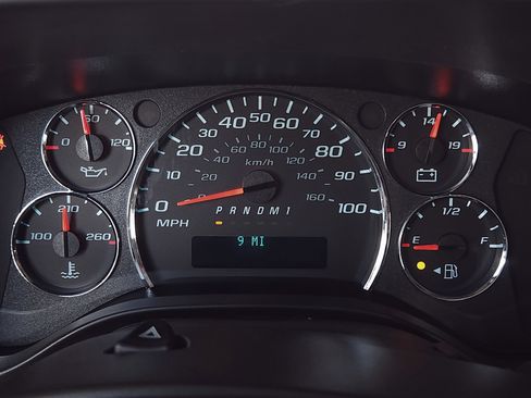 Used 2025 GMC Savana 2500 w/ Driver Convenience Package image 18