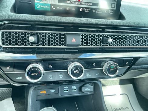 Used 2022 Honda Civic Touring image 19