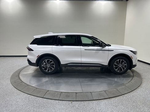 Used 2024 Lincoln Nautilus Premier w/ Equipment Group 102A image 4