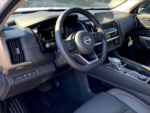 New 2025 Nissan Pathfinder Platinum w/ Cargo Package image 9