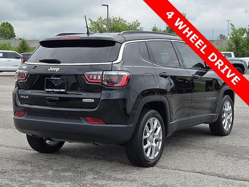 Used 2024 Jeep Compass Latitude AWD/4WD image 5