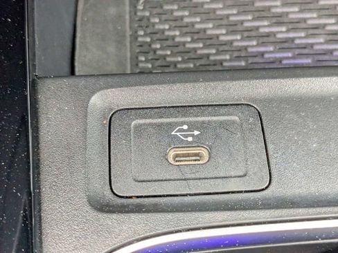 Used 2025 Mercedes-Benz GLB 250 image 21