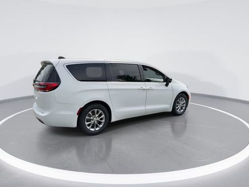 New 2026 Chrysler Pacifica Limited FWD image 8