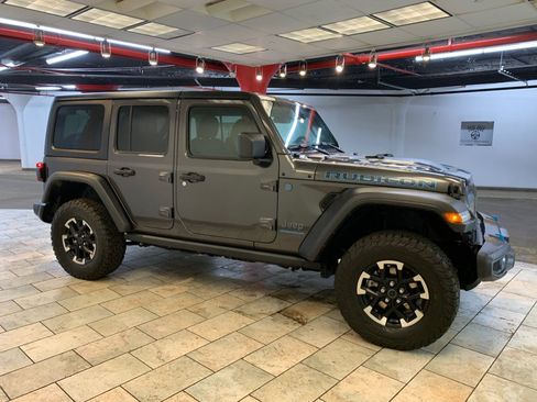 Used 2024 Jeep Wrangler Unlimited Rubicon 4xe w/ Convenience Group AWD/4WD image 7