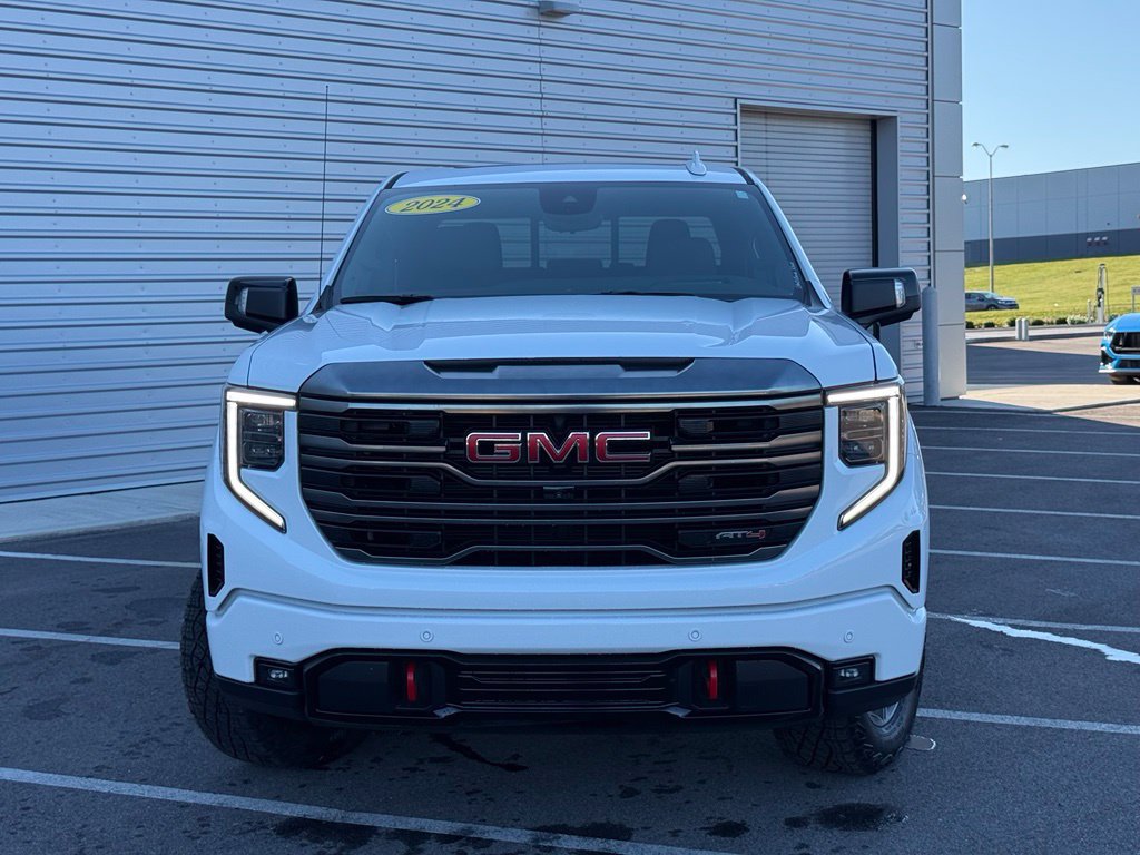 Used 2024 GMC Sierra 1500 AT4 w/ Technology Package AWD/4WD image 2