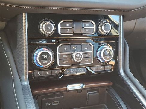 Used 2023 GMC Yukon XL Denali Ultimate image 19