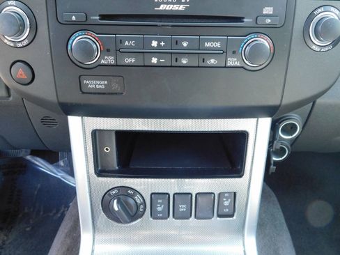 Used 2011 Nissan Pathfinder Silver AWD/4WD image 19