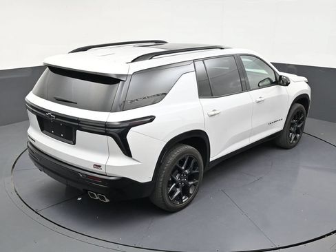 Used 2024 Chevrolet Traverse RS FWD image 16
