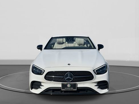 Used 2023 Mercedes-Benz E 450 Cabriolet image 2