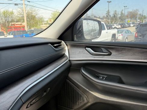 Used 2023 Jeep Grand Cherokee L Limited w/ Black Appearance Package image 22