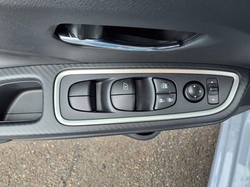 New 2025 Nissan Versa SR w/ Trunk Package image 16