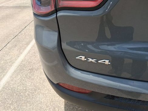 Used 2019 Jeep Compass Limited AWD/4WD image 12