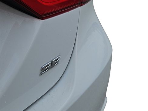 Used 2023 Toyota Camry SE image 18